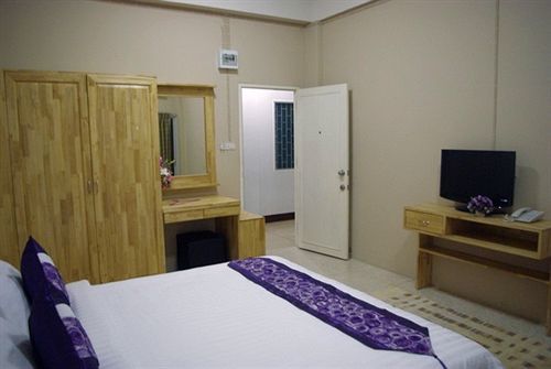 Seri 47 Residence Bangkok Bagian luar foto