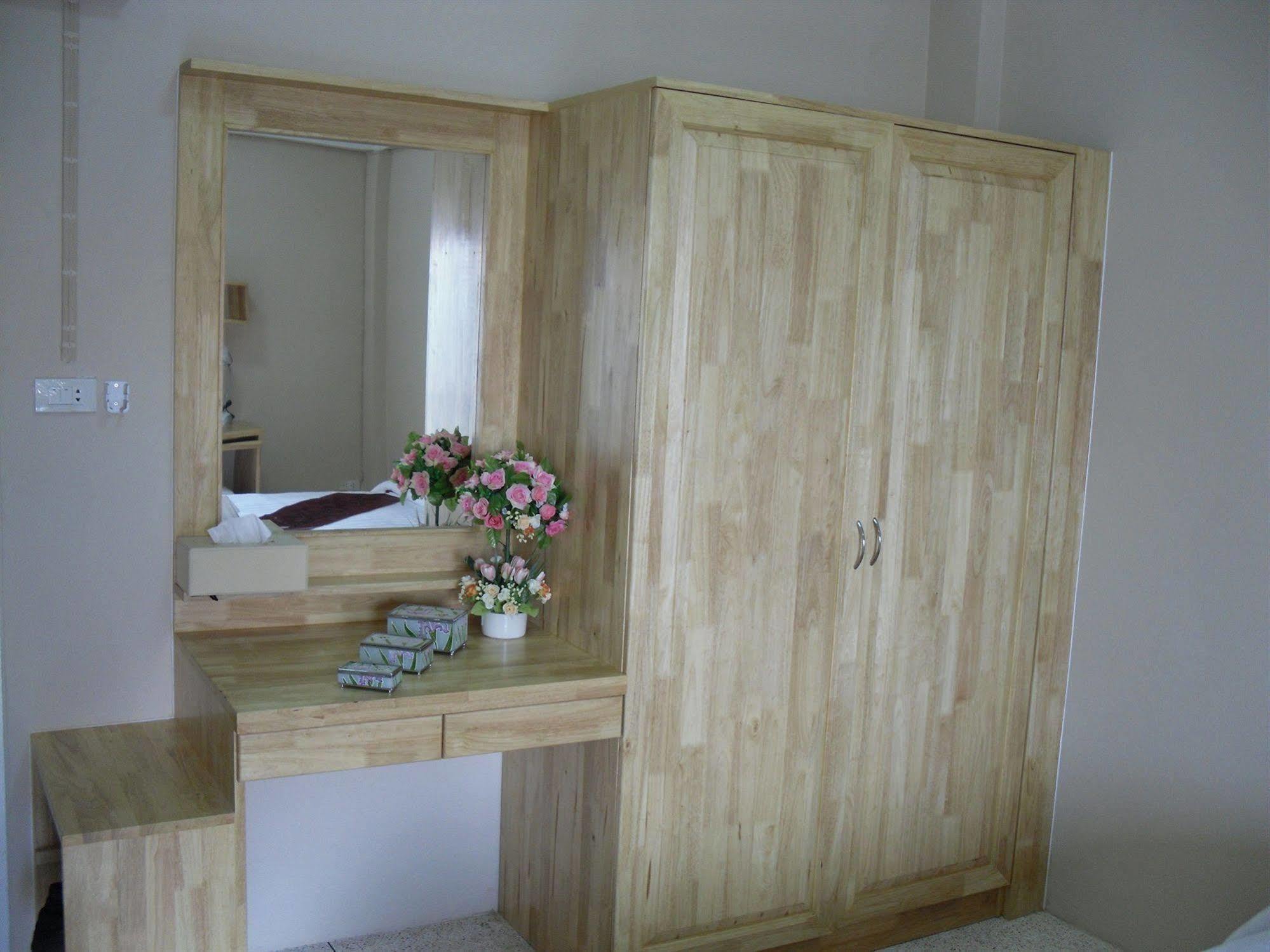Seri 47 Residence Bangkok Bagian luar foto