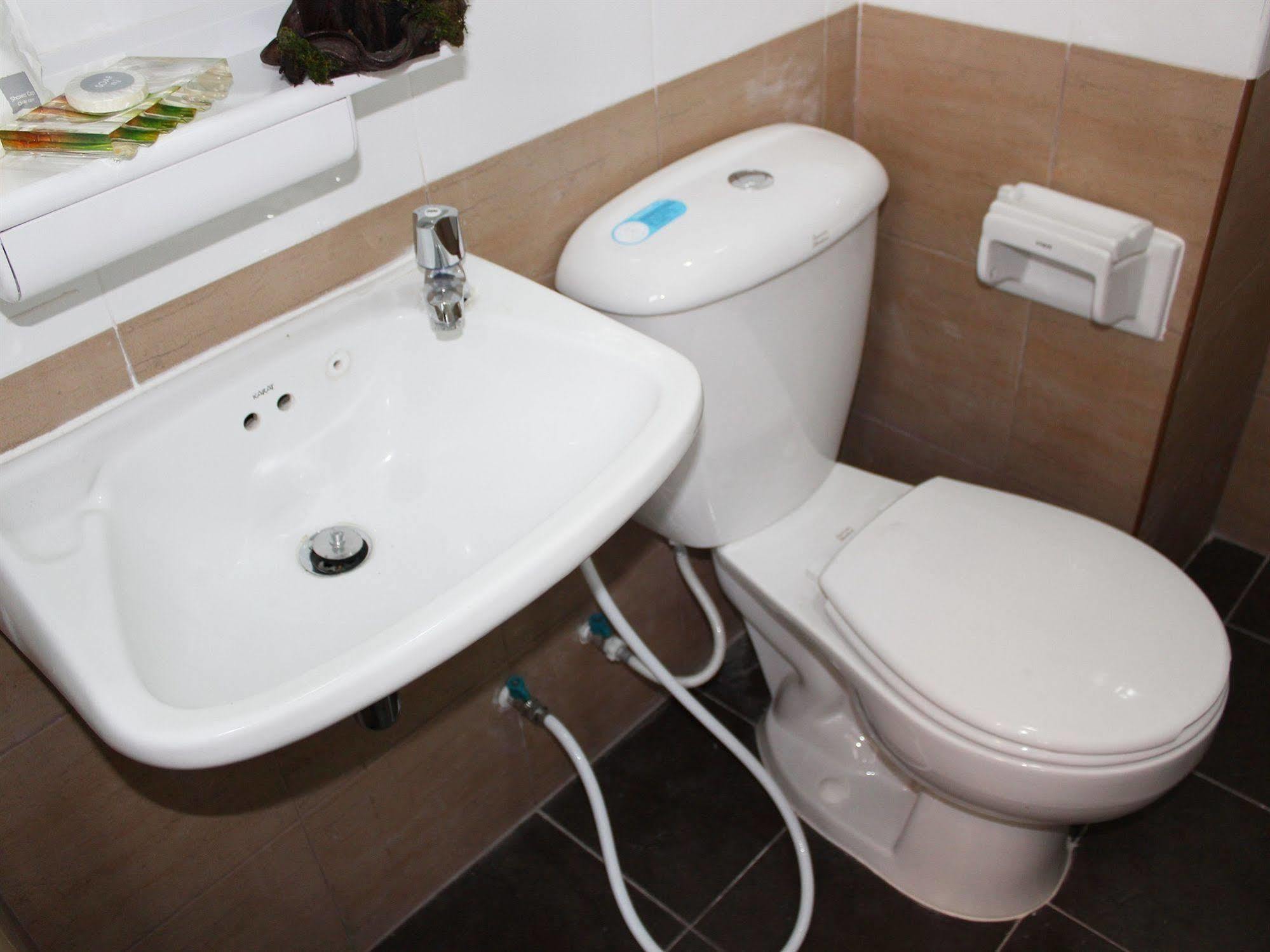 Seri 47 Residence Bangkok Bagian luar foto