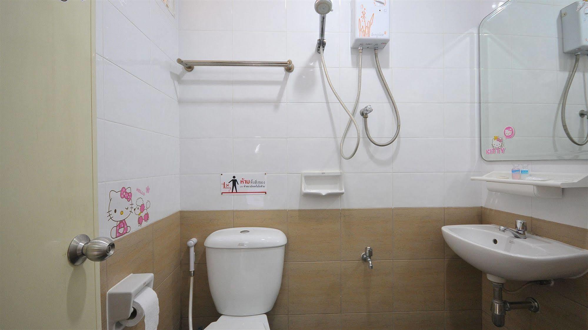 Seri 47 Residence Bangkok Bagian luar foto