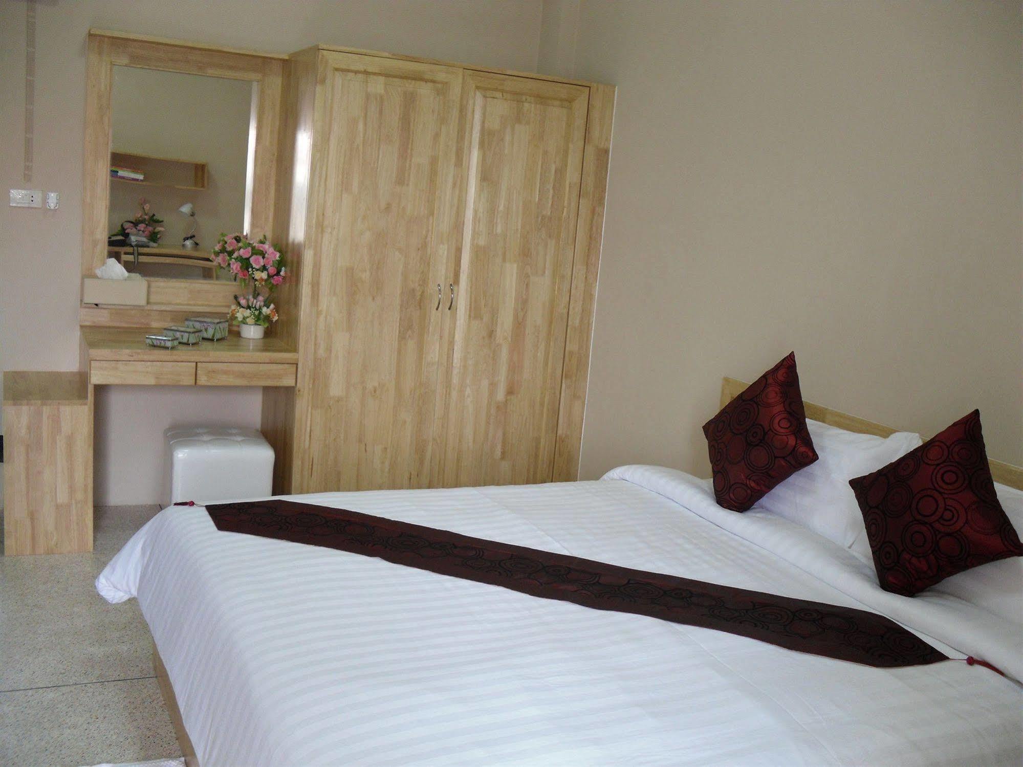 Seri 47 Residence Bangkok Bagian luar foto