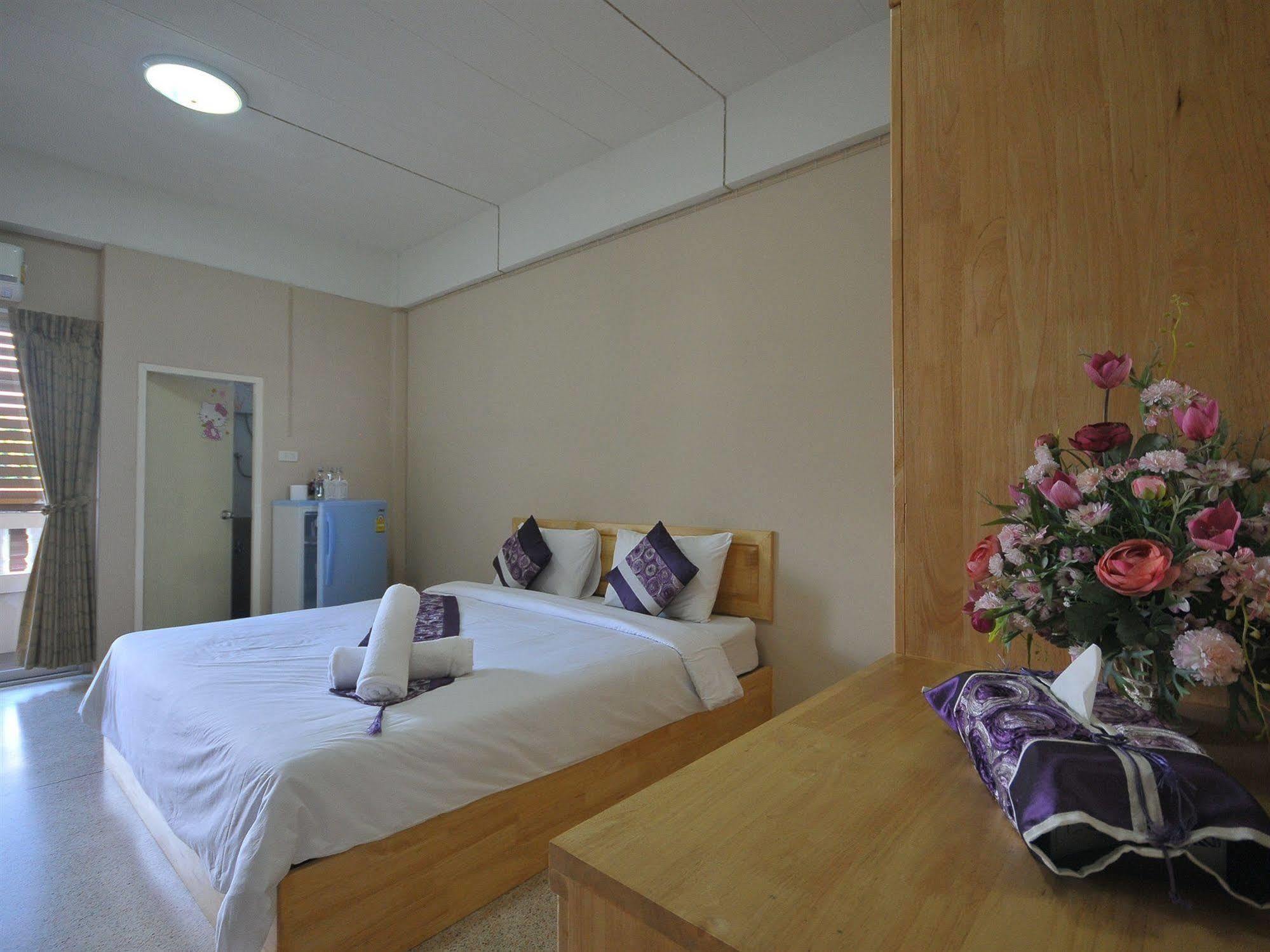 Seri 47 Residence Bangkok Bagian luar foto