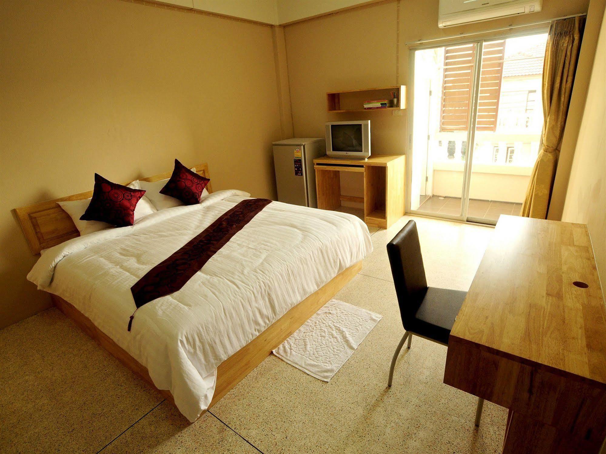 Seri 47 Residence Bangkok Bagian luar foto