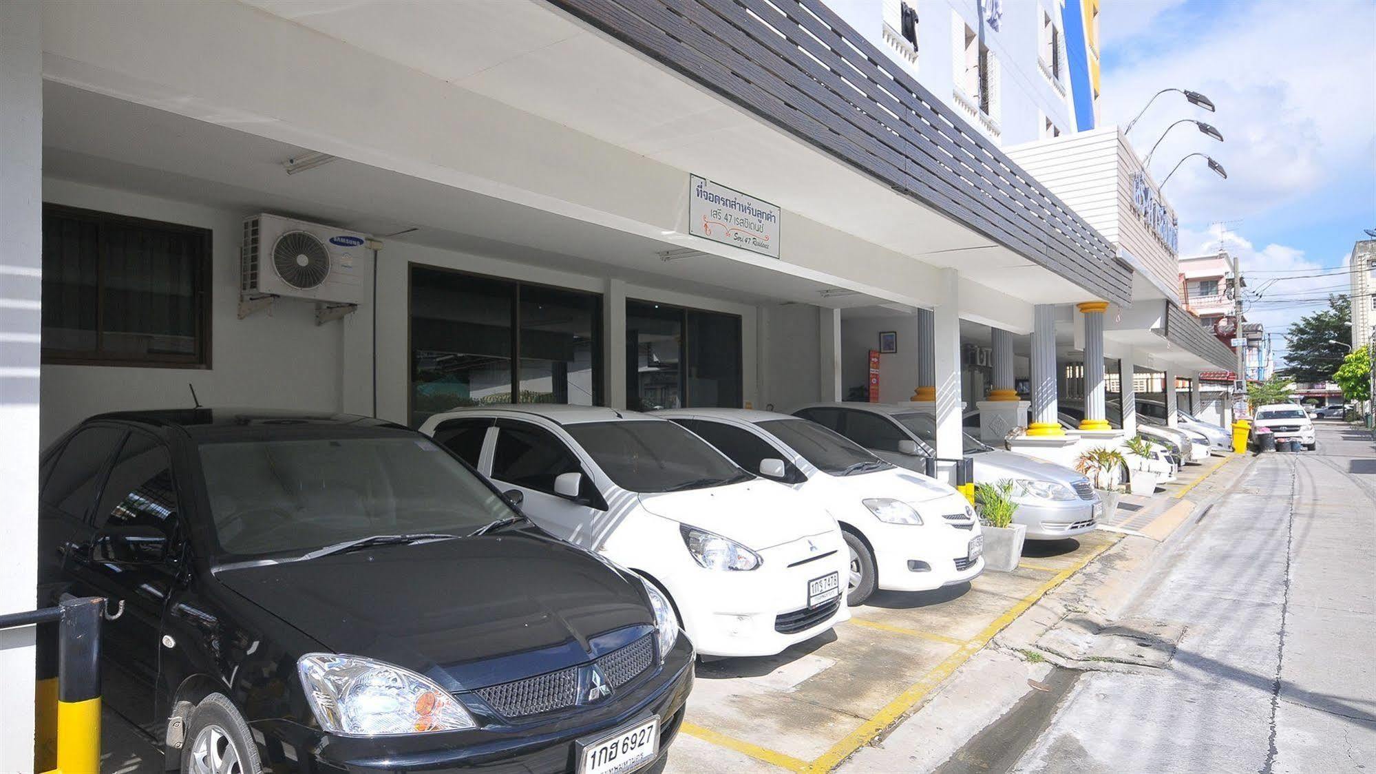 Seri 47 Residence Bangkok Bagian luar foto