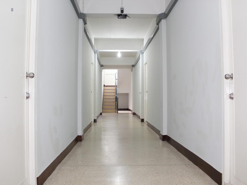 Seri 47 Residence Bangkok Bagian luar foto