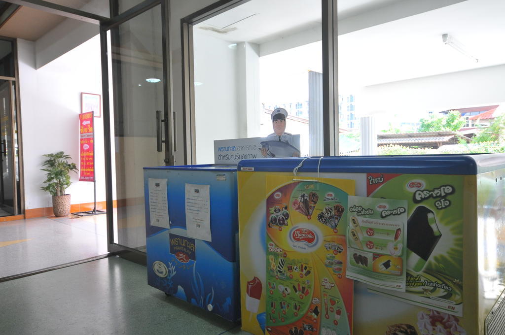 Seri 47 Residence Bangkok Bagian luar foto